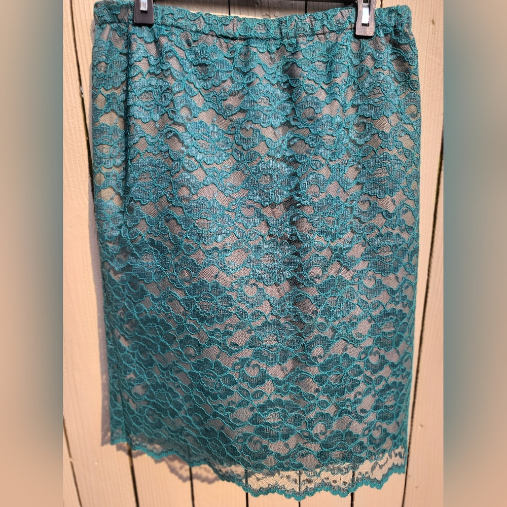 Lace pencil skirt